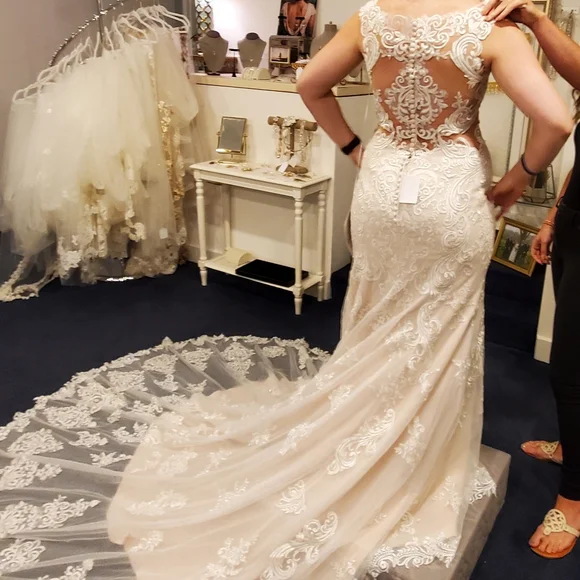 Wedding Dress - Picture 3 of 16